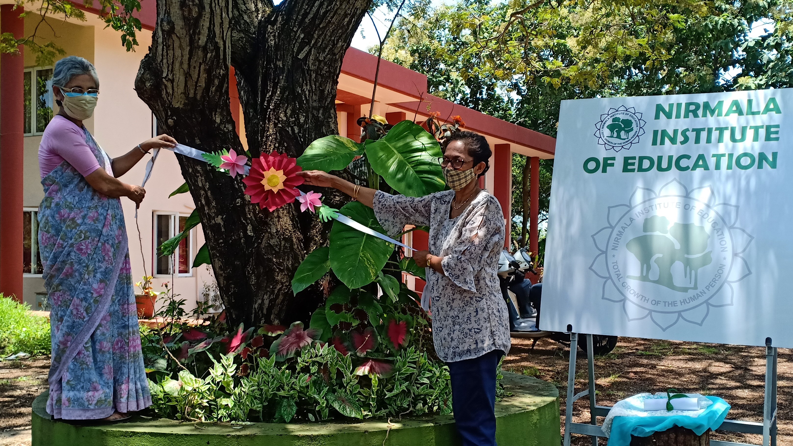  OFFTG. PRINCIPAL Sr. DELIA ANTAO & Ms.XIMENA FONSECA